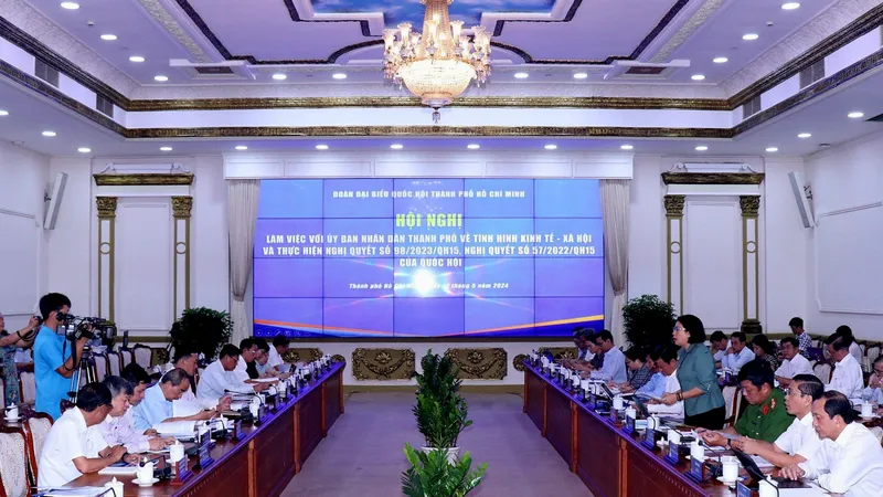 Đoàn ĐBQH TPHCM làm việc với UBND TPHCM trước Kỳ họp thứ 7 Quốc hội khóa XV ngày 16-5