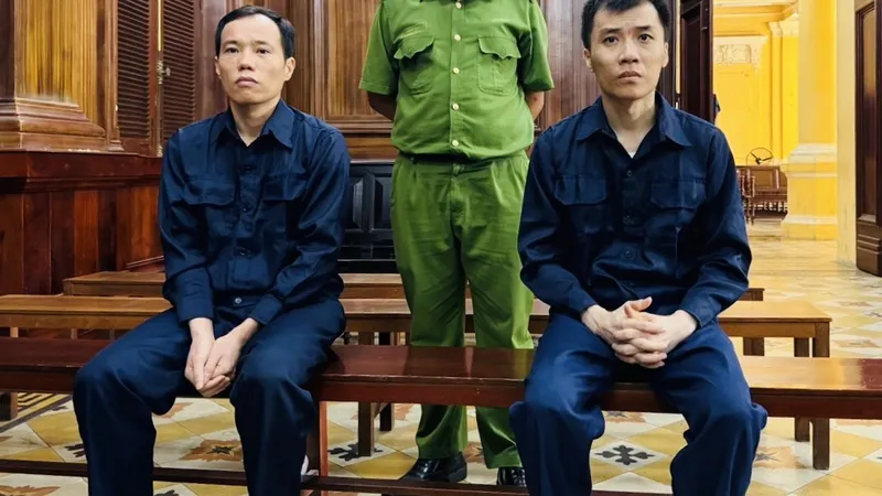 Hai bị cáo tại phiên tòa