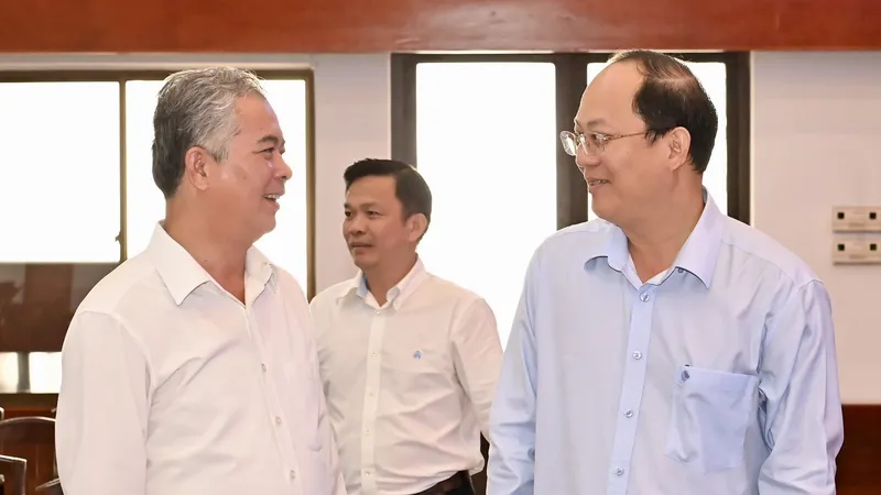 Đồng chí Nguyễn Hồ Hải, Phó Bí thư Thường trực Thành ủy TPHCM và đồng chí Ngô Minh Châu, Trưởng ban Nội chính Thành ủy TPHCM tham dự hội nghị. Ảnh: VIỆT DŨNG