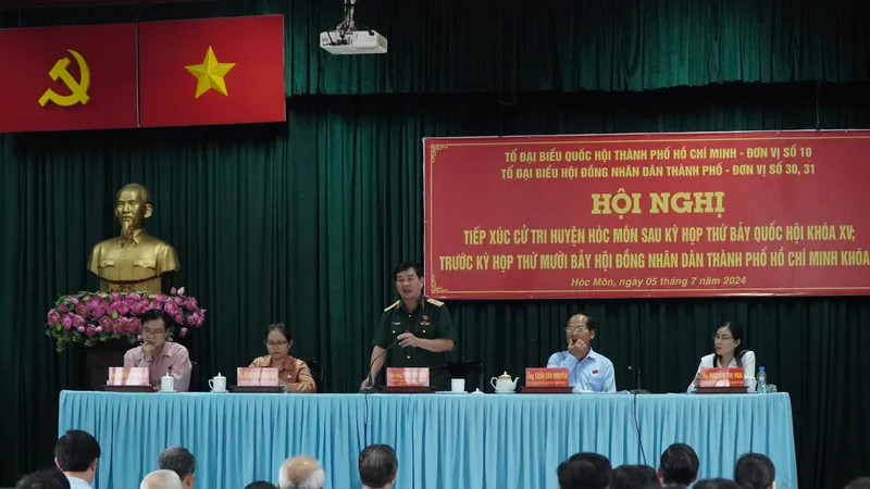 Tiếp xúc cử tri tại huyện Hóc Môn