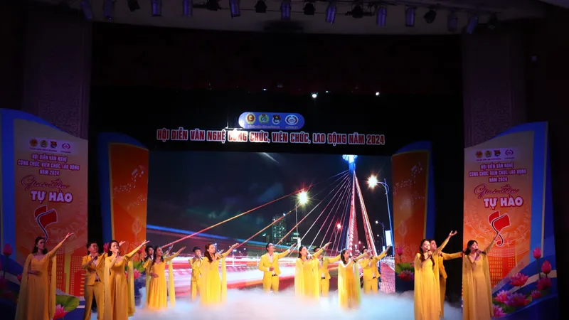 Hội diễn văn nghệ công chức, viên chức và lao động năm 2024 với chủ đề “Giai điệu tự hào”. Ảnh: CẨM TUYẾT