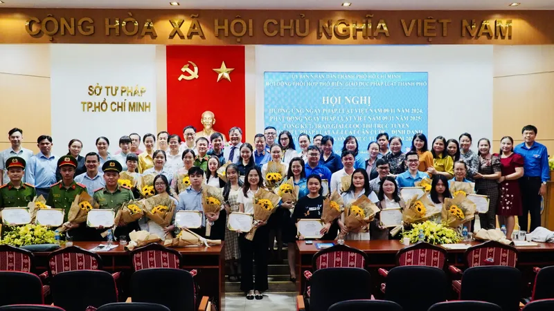 Các tập thể, cá nhân đoạt giải trong cuộc thi “Tìm hiểu pháp luật về Luật Căn cước - Định danh điện tử và dịch vụ công trực tuyến”