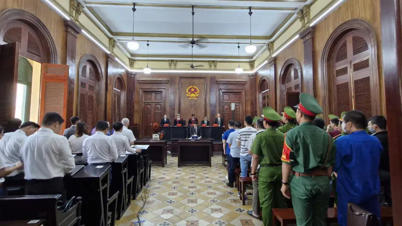 Nhận hối lộ, 2 cựu cán bộ thuế bị tuyên phạt 15 năm tù