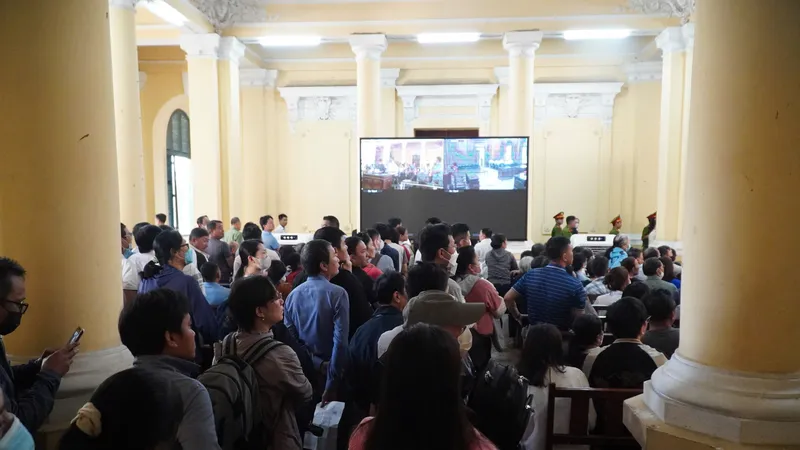 Hàng trăm bị hại tới tòa trong vụ án Công ty Angel Lina lừa đảo bán dự án "ma"