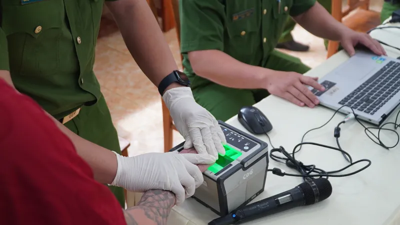 Công an TPHCM cấp căn cước cho người cai nghiện