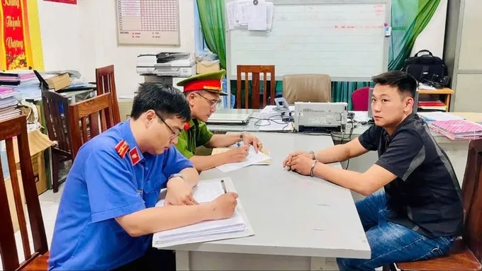 Truy tố tài xế ô tô đánh người trước cổng bệnh viện