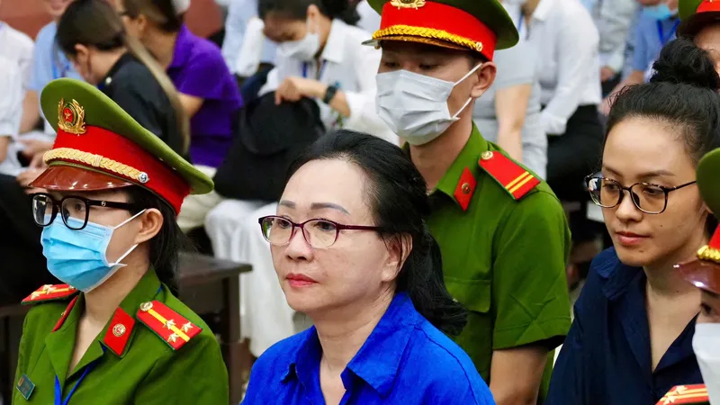Bị cáo Trương Mỹ Lan tại phiên tòa phúc thẩm giai đoạn 2. Ảnh: HOÀNG HÙNG