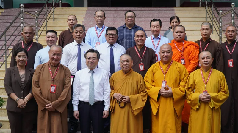 Đoàn đại biểu TPHCM đến thăm và chúc mừng Văn phòng II Giáo hội Phật giáo Việt Nam