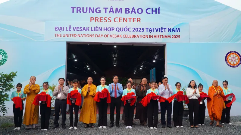 Khai trương Trung tâm Báo chí phục vụ Đại lễ Phật đản Vesak 2025. Ảnh: THÀNH CHUNG