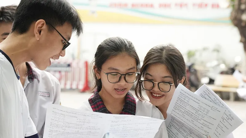 Podcast bản tin tối 19-3: Thí sinh sẽ biết thông tin quy đổi điểm trước khi đăng ký xét tuyển đại học | Sạt lở bờ kênh 30-4 ở Bạc Liêu: Khẩn cấp di dời các hộ dân