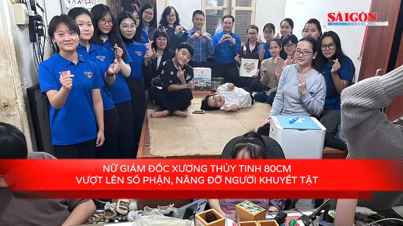 Nữ Giám đốc xương thủy tinh 80cm vượt lên số phận, nâng đỡ người khuyết tật