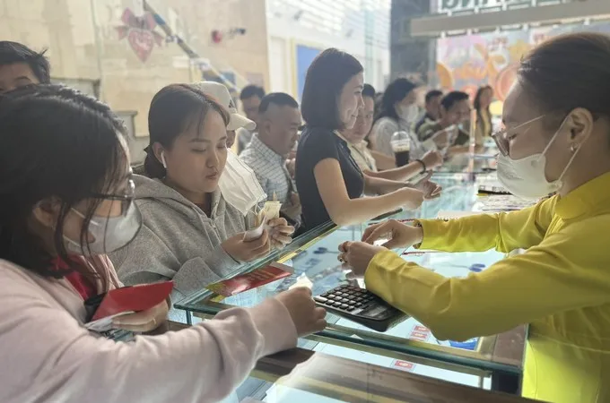 Podcast bản tin tối 24-5: Giá vàng trong nước cuối tuần bật tăng sau 2 ngày giảm | Đức: Tấn công bằng dao ở nhà ga Hamburg