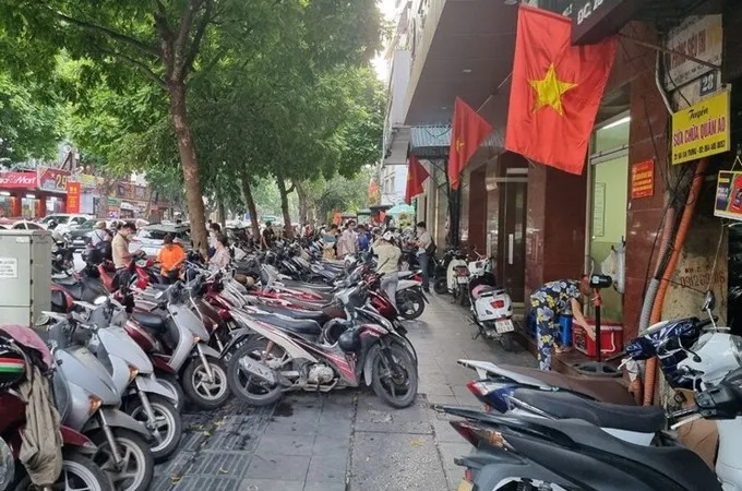 Podcast bản tin trưa 20-8: Xem diễu binh, diễu hành A80 gửi xe ở đâu? | Giao nộp gà lôi trắng bay lạc vào quán nước ở Huế