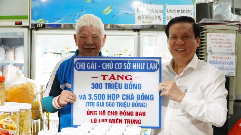 Chủ cơ sở Như Lan ủng hộ tổng trị giá 860 triệu đồng người dân vùng bão lũ