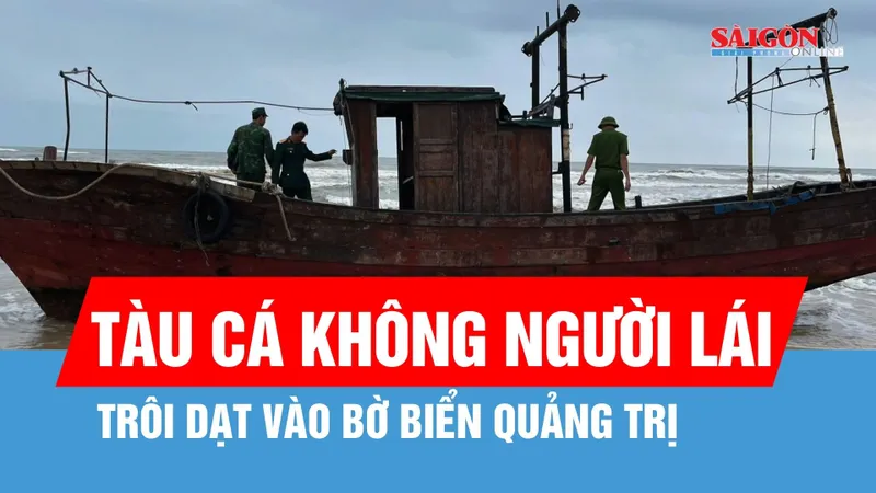 Quảng Trị: phát hiện tàu cá không người lái trôi dạt vào bờ biển