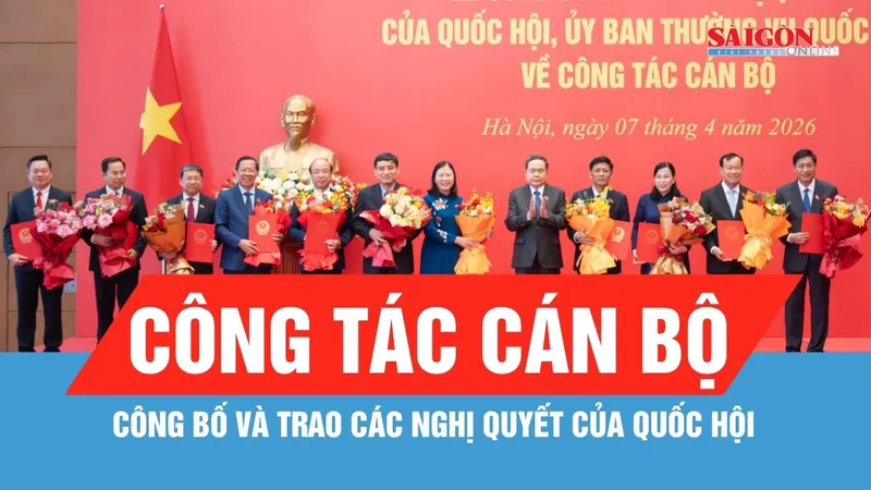 Công bố và trao các nghị quyết của Quốc hội về công tác cán bộ