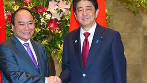 Thủ tướng Nguyễn Xuân Phúc và Thủ tướng Nhật Bản Shinzo Abe tại Tokyo, tháng 5-2016