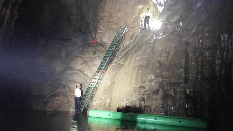 Lãnh đạo Sở TNMT tỉnh Quảng Bình khẳng định giải pháp lắp thang nêu trên có ảnh hưởng đến các quá trình địa chất nhưng không đáng kể