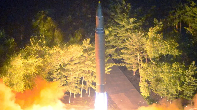 Hình ảnh phóng thử tên lửa đạn đạo liên lục địa Hwasong-14. Ảnh: KCNA/EPA