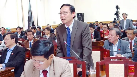 Đại biểu Huỳnh Cư (tỉnh Thừa Thiên - Huế) trong một phiên chất vấn 