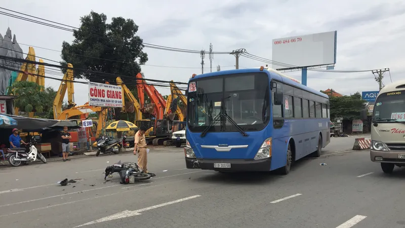 Hiện trường vụ tai nạn khiến hai người bị thương nặng
