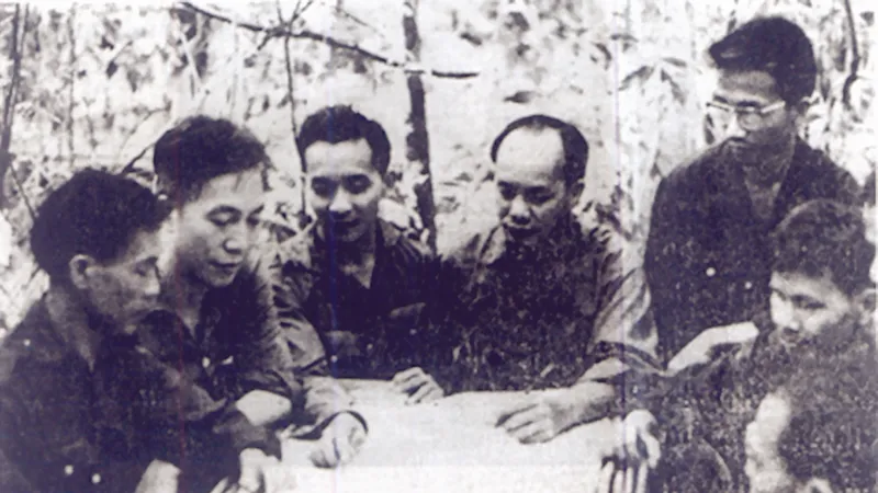 Các đồng chí lãnh đạo Phân khu 1 (Sài Gòn - Gia Định) họp bàn kế hoạch tổng tiến công Xuân Mậu Thân 1968 Ảnh: DƯƠNG THANH PHONG