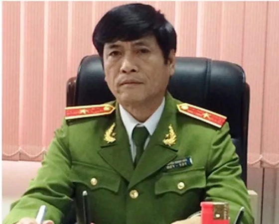 Ông Nguyễn Thanh Hóa bị khởi tố và bắt tạm giam về hành vi tổ chức đánh bạc, đồng thời bị tước danh hiệu Công an nhân dân