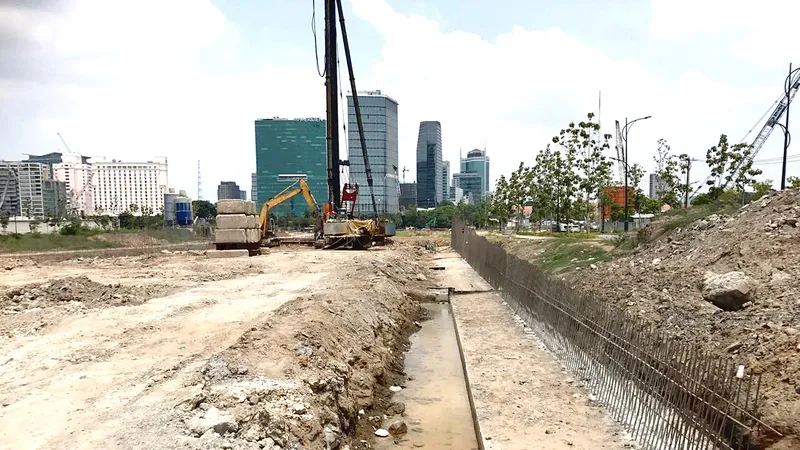 Khu vực đang được cò giới thiệu là dự án Sơn Kim Land để thu tiền cọc của khách. Ảnh: S.Đ