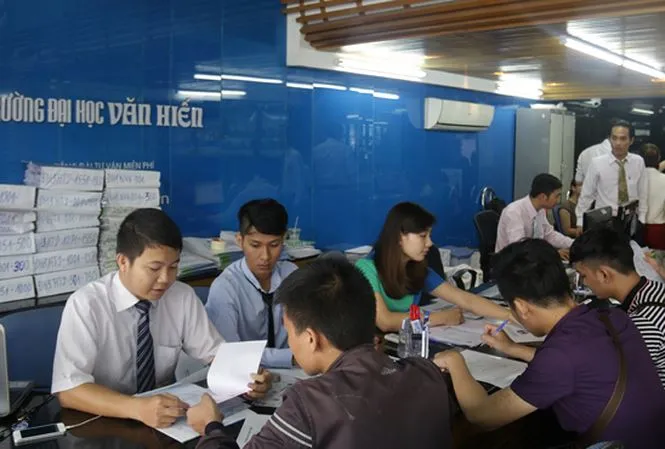 Tân sinh viên khiếm thị nhận học bổng 110 triệu đồng
