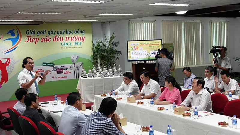 Trưởng BTC Lê Quốc Phong phát biểu tại buổi giới thiệu giải golf