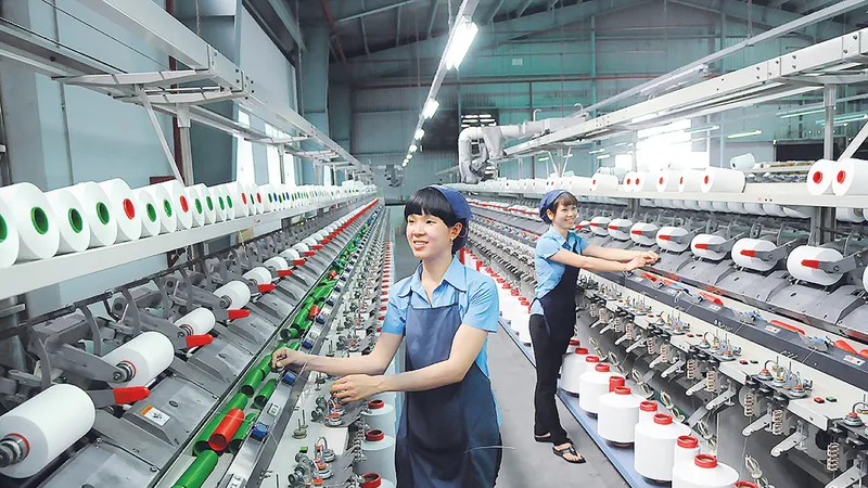  Ngành dệt sẽ nhập khẩu nhiều nguyên liệu vào dịp cuối năm. Ảnh: CAO THĂNG