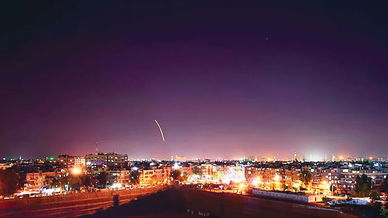 Tên lửa phòng không Syria đánh trả đòn tập kích của Israel