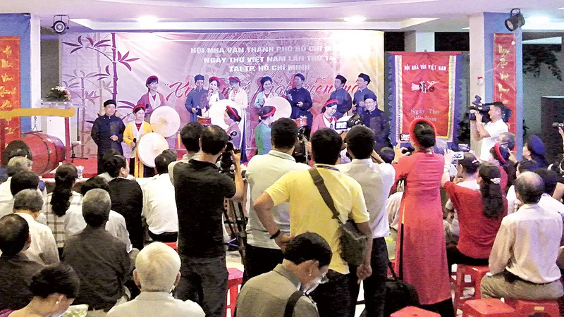 Những đêm thơ luôn thu hút đông đảo người yêu thơ
