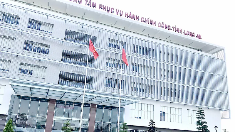 Trung tâm phục vụ hành chính công tỉnh Long An Ảnh: KIẾN VĂN