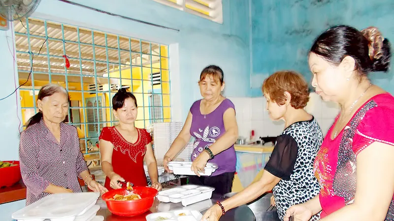 Bếp ăn khuyến học của Hội Cựu giáo chức TP Sa Đéc do các cô giáo về hưu đảm nhiệm
