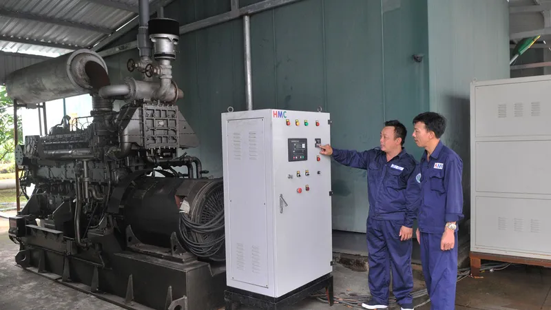 Máy phát điện sử dụng khí chuyển hóa từ rác tại bãi rác Gò Cát Ảnh: THÀNH TRÍ