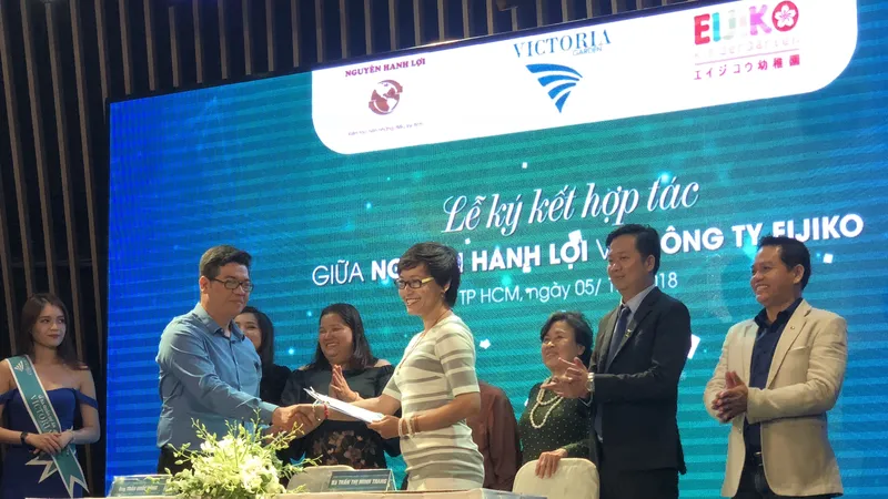 Công ty TNHH đầu tư – khai thác Nguyên Hanh Lợi ký kết hợp đồng với nhà đầu tư cho hạng mục trường học ​