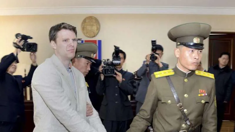  Công dân Mỹ Otto Warmbier bị dẫn giải ra tòa án ở Triều Tiên. Nguồn: KCNA/EPA