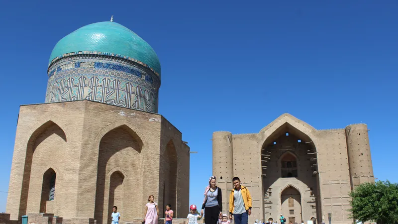 Turkistan, nơi thời gian ngừng trôi vì các kiến trúc chưa bị phá hủy