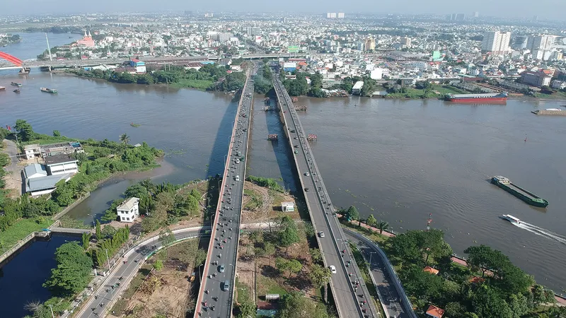 Cầu Bình Triệu và hầm chui tại cửa ngõ Đông Bắc thành phố. Ảnh: THÀNH TRÍ