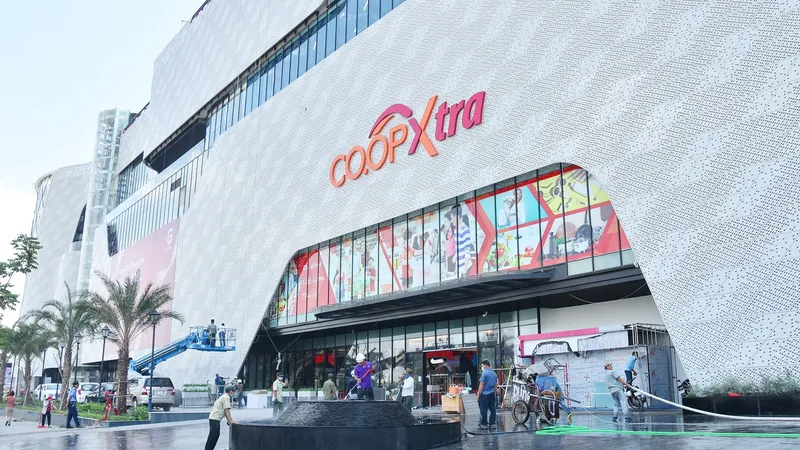 Đại siêu thị Co.opXtra đẳng cấp Singapore bên trong Sense City Phạm Văn Đồng sẽ giảm giá hàng trăm sản phẩm trong ngày khai trương.