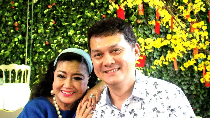 NSND Kim Cương và NSƯT Hữu Châu - các thành viên trong ê kíp thực hiện chương trình Nghệ sĩ tri âm.