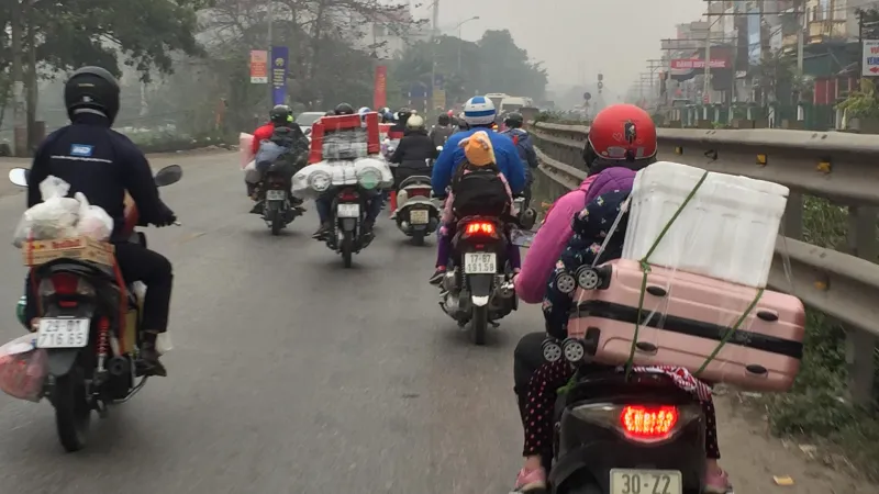 Nhộn nhịp về quê đón tết bằng xe máy