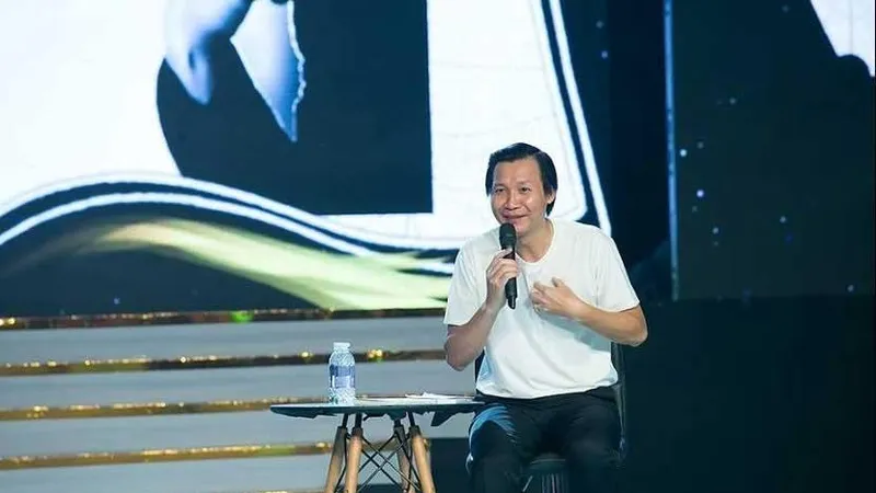 Đạo diễn Vũ Thành Vinh tại buổi ra mắt sách Sự sống có giá bao nhiêu?
