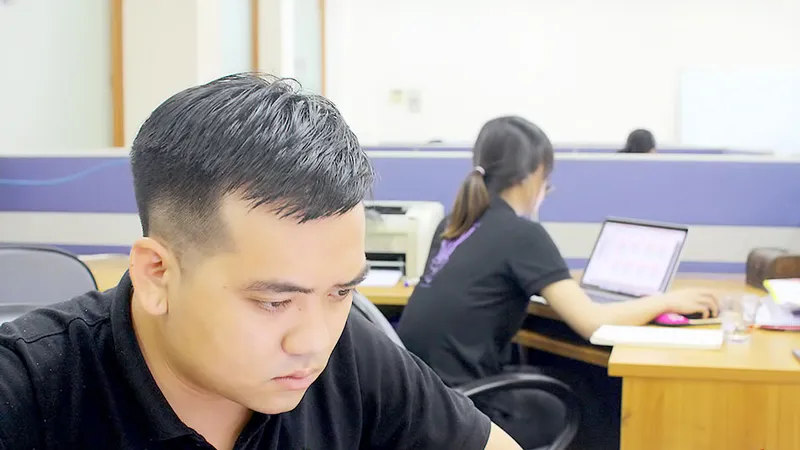 Nguyễn Xuân Bằng tại văn phòng làm việc