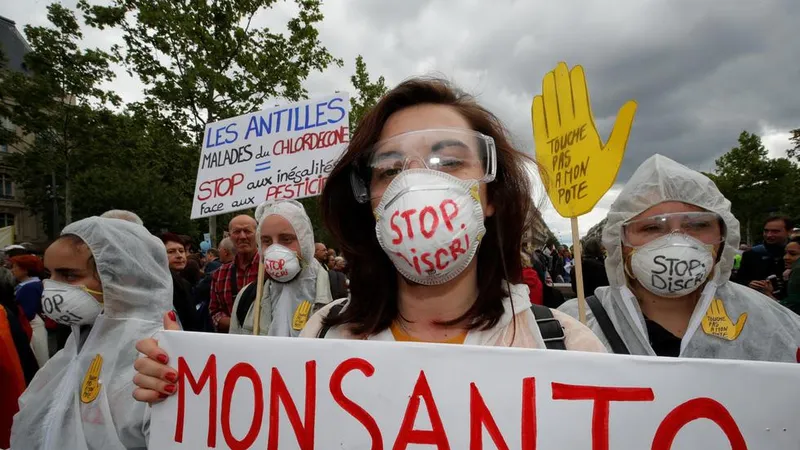 Người biểu tình ở thủ đô Paris của Pháp ngày 18-5. Ảnh: REUTERS