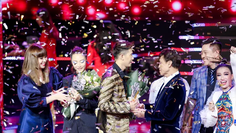 Hoàng Đức Thịnh đến từ đội Tuấn Ngọc là Quán quân Giọng hát Việt 2019 