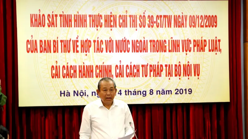 Phó Thủ tướng Thường trực Trương Hòa Bình phát biểu tại buổi làm việc