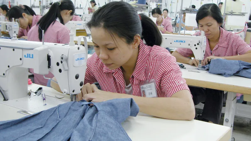 May tại Công ty IGM (Nhật Bản) ở quận 7, TPHCM. Ảnh: CAO THĂNG