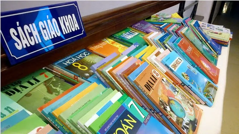 Diễn đàn đổi mới chương trình, Sách giáo khoa: Nhiều mắt xích cần tháo gỡ